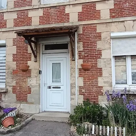 Vendégház Aeroport A 500 Metres, Tillé