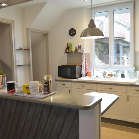 Vendégház Aeroport A 500 Metres, Tillé