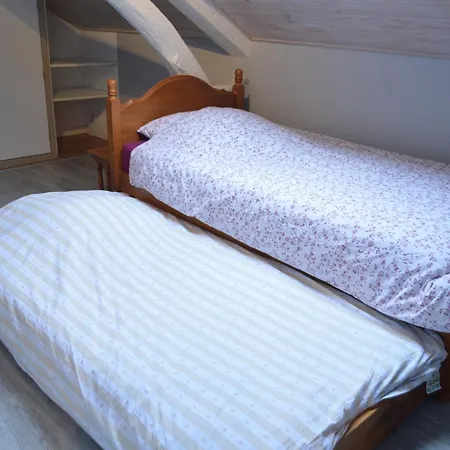 Aeroport A 500 Metres, Vendégház *