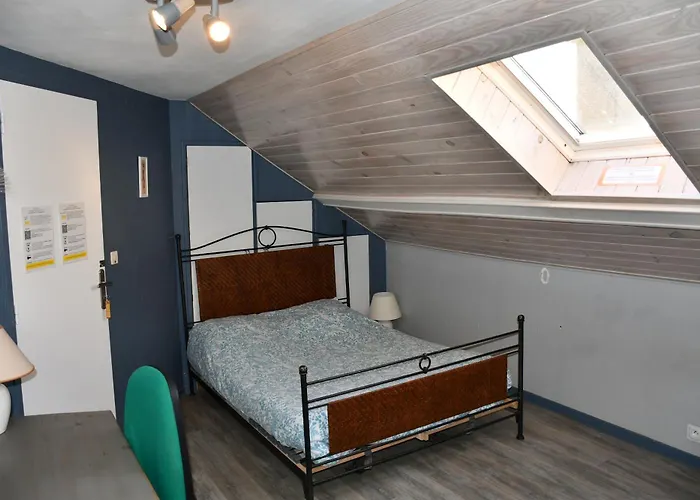 Aeroport A 500 Metres, Vendégház Tillé