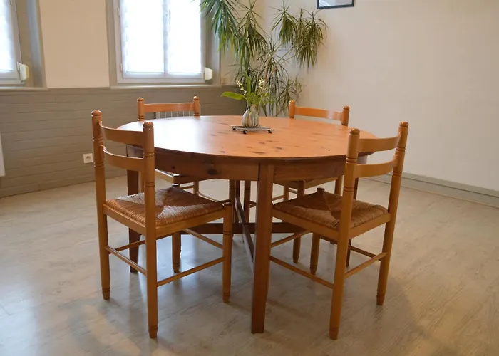 Aeroport A 500 Metres, Vendégház *